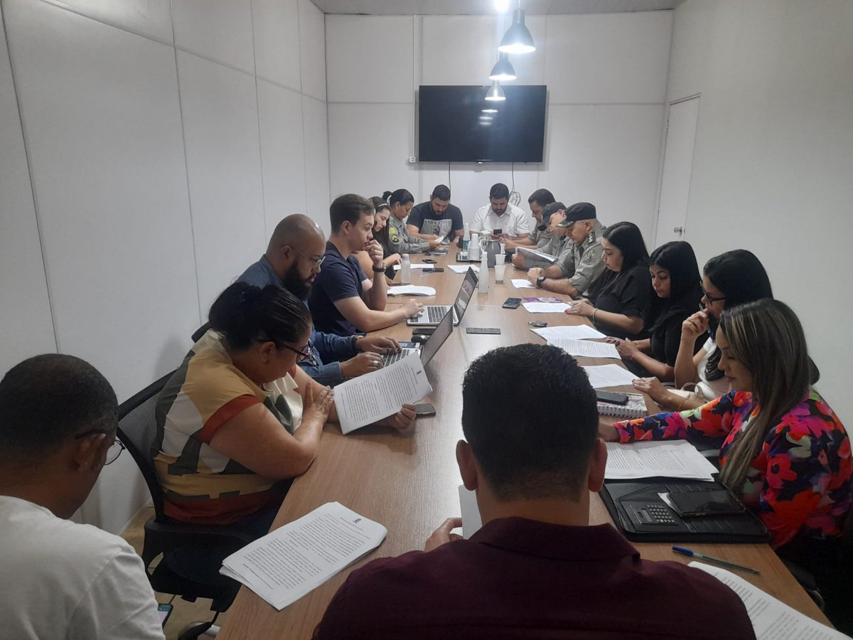 #tbt Na segunda-feira (10/04), tivemos a 3ª. Reunião de Trabalho do Projeto 'Cuidar Delas', com a presença da Polícia Militar. 🤝🏻♥️♀️🚓👮‍♂️

O trabalho não para e não pode parar! 🙏🏻😁🤝🏻

#cuidardelas #direitosdasmulheres #mulheresindependentes