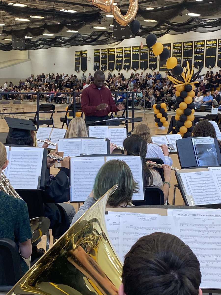timeforband's tweet photo. Great job Senior conductors.  Congratulations to all graduates. https://t.co/NTiQpLczW8