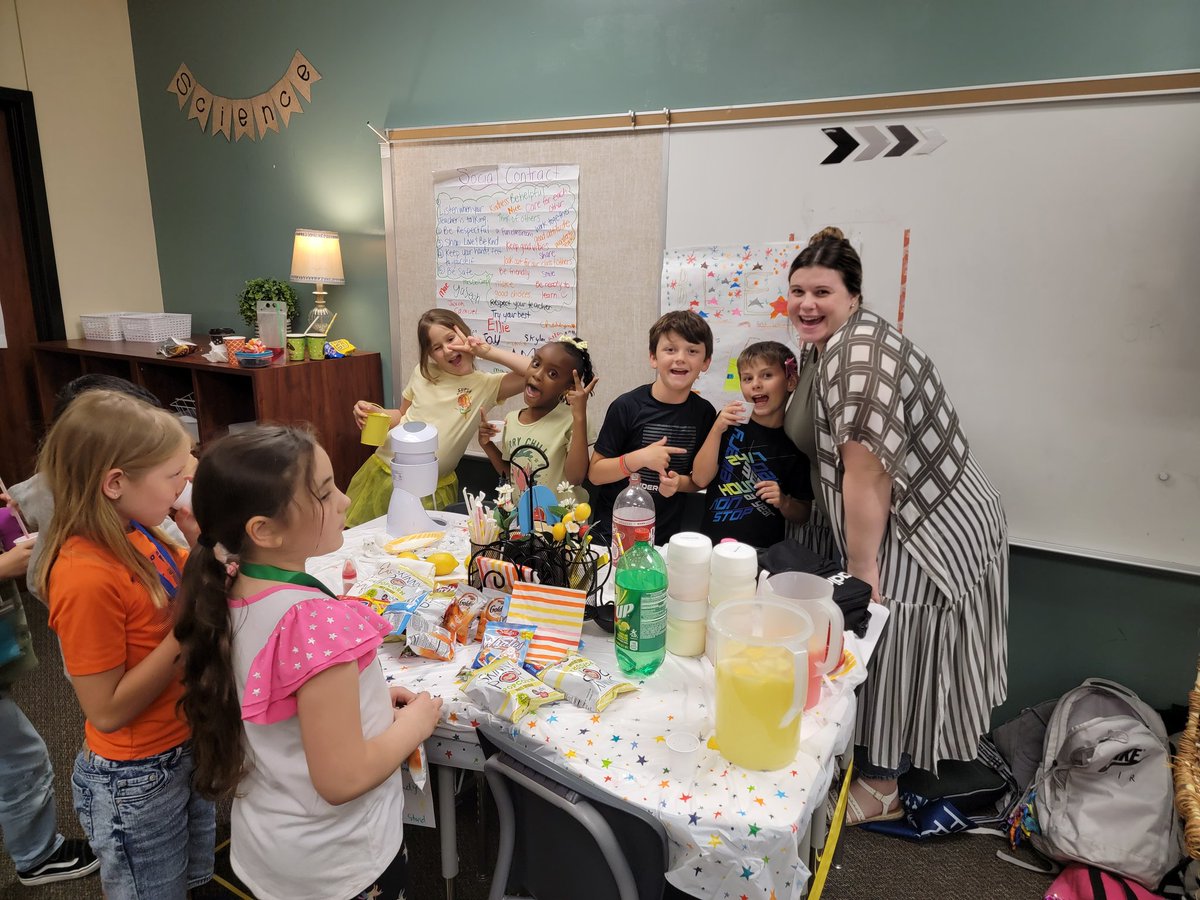 Fatima_DelCampo's tweet photo. Mrs. Bradford, Mrs. Benoit, and Mrs. Piersma @HumbleISD_LSE https://t.co/MtYhUyF5N8