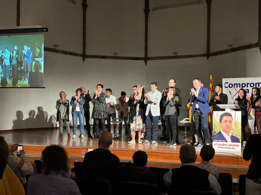 jbarreraaranda's tweet photo. Ha estat un plaer compartir l’Acte Central de campanya, amb una sala de Sant Domènec plena, amb tants amics. 

Avui ens hem tornat a comprometre a fer un altre cop de la Seu una ciutat referent a tot Catalunya. Una Seu de la que tots tornem a estar orgullosos! https://t.co/BmnBHblFsB
