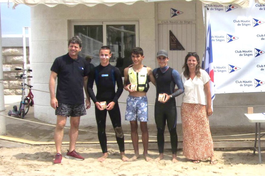 NauticSitges's tweet photo. Oriol Castellà, Roger Colomer i Albert Gironès, guanyen en categoria Patí a Vela Senior, Patí a Vela Junior i Catamarà respectivament a les Copes d’Or de Sitges 2023 realitzat durant el cap de setmana al nostre club.
Moltes felicitats a tots!
#sitges #copesdor @velacatalana #bcn https://t.co/3AvBzBBwoc