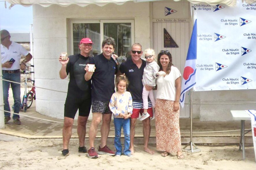 NauticSitges's tweet photo. Oriol Castellà, Roger Colomer i Albert Gironès, guanyen en categoria Patí a Vela Senior, Patí a Vela Junior i Catamarà respectivament a les Copes d’Or de Sitges 2023 realitzat durant el cap de setmana al nostre club.
Moltes felicitats a tots!
#sitges #copesdor @velacatalana #bcn https://t.co/3AvBzBBwoc