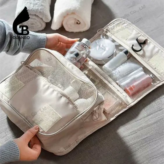 GuangboHandcraf's tweet photo. This clear storage box makes a perfect addition to any beauty lovers for decorating their vanities, also makes a great gift for anyone who loves makeup! 
More products come to our web https://t.co/JSRKHAqNcJ
#makeup #beauty #baglovers #makeupcase #Cosmeticcase #makeuporganizer https://t.co/tusk6yCDBd