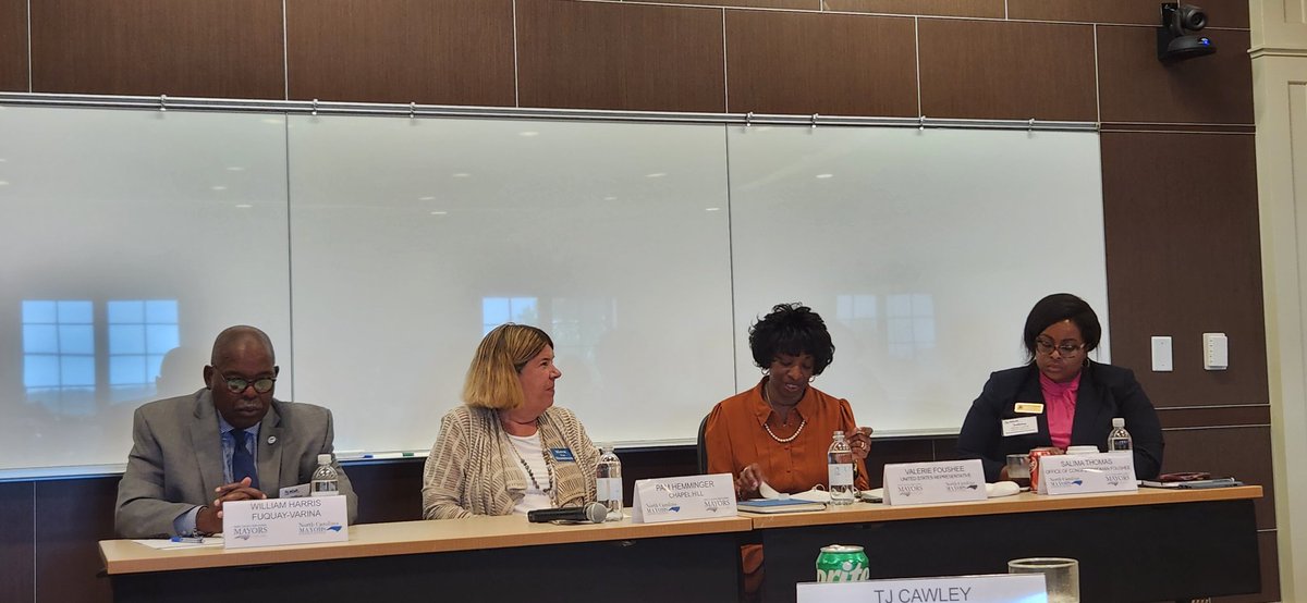 PamHemminger's tweet photo. Pleased to help @NCLeague and @Metromayors Coalition host Congresswoman @ValerieFoushee for a discussion with local leaders about issues affecting cities and towns.
She has hit the ground running in Washington DC and we are deeply grateful for her leadership.
#MayorsRoundtable https://t.co/dQs1QoAuHf