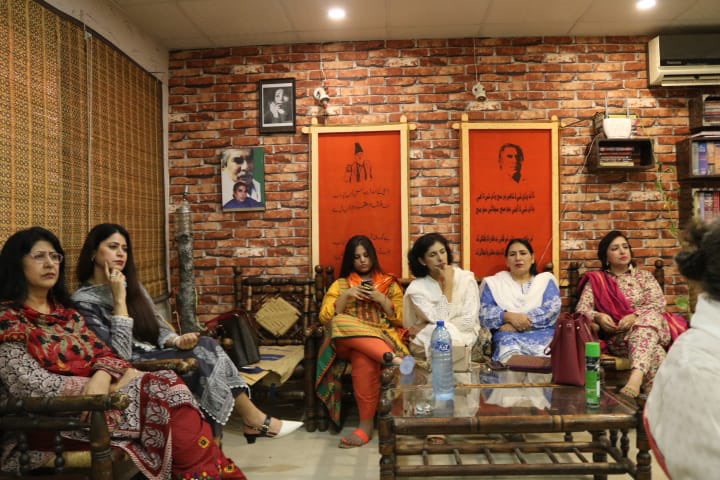 ForumHyderabad's tweet photo. Naiz Panwahr, editor Kawish criticized government responses on the census, he said except for a few statements and letters GoS's reaction is unsatisfactory, it should be the top priority of Govt. https://t.co/esINyzm4Rl