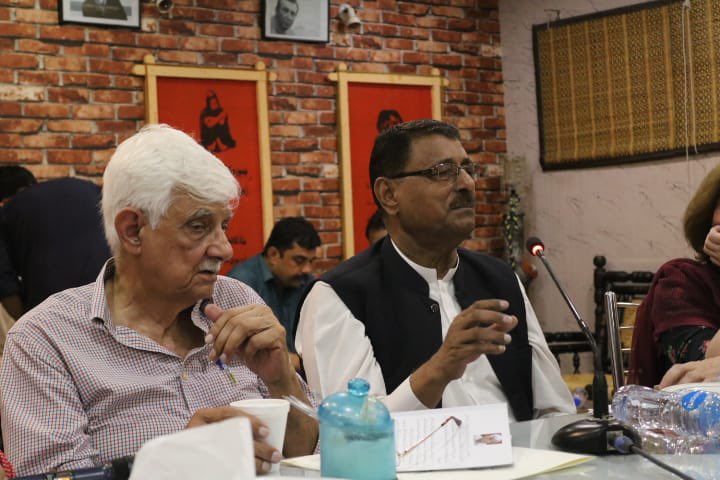 ForumHyderabad's tweet photo. Naiz Panwahr, editor Kawish criticized government responses on the census, he said except for a few statements and letters GoS's reaction is unsatisfactory, it should be the top priority of Govt. https://t.co/esINyzm4Rl