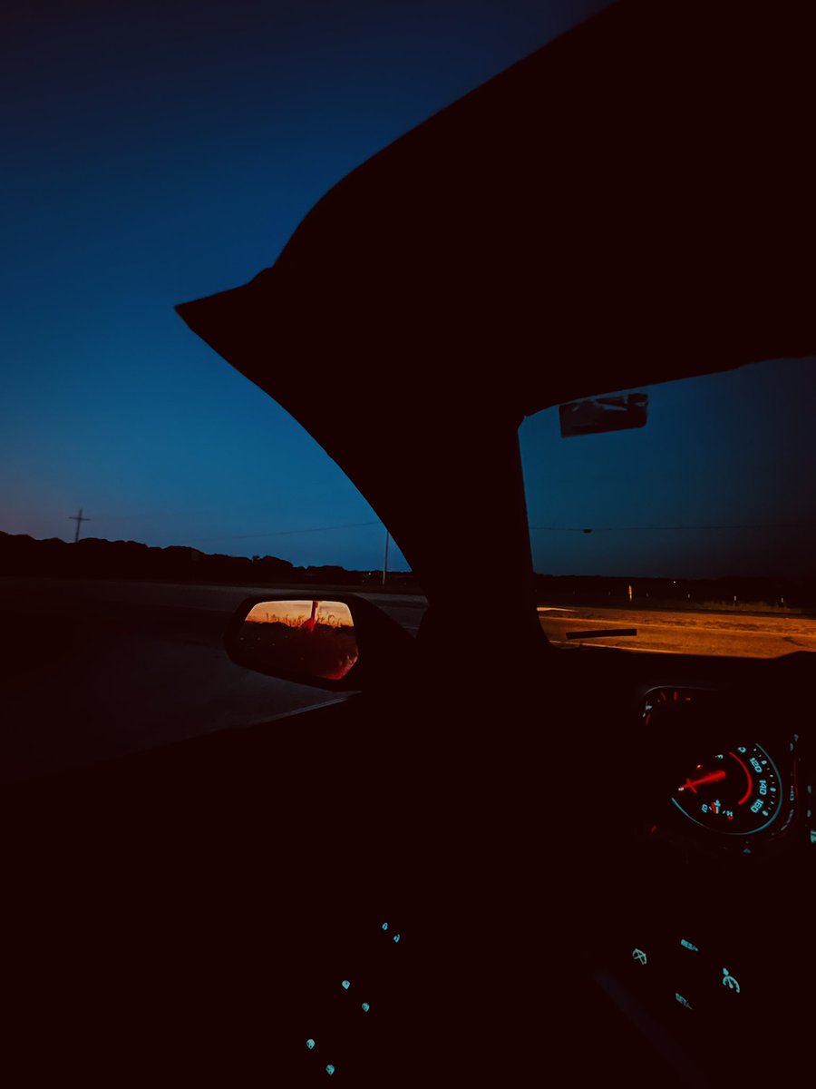 nanibatreddi's tweet photo. Only thing missing is u ! ✌️
#sunset #denton #chevroletcamaro https://t.co/zODiO3I5Ip