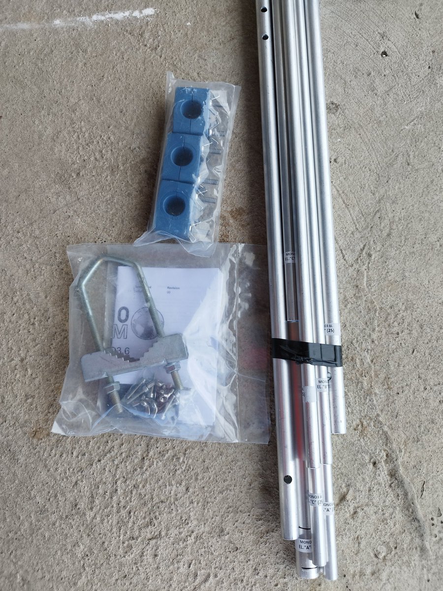 hb9dur's tweet photo. What a simple antenna! Easy to assembly, just follow the clear instructions and in less than 20 minutes you will be in the air. 
TNX @InfoMomobeam for your #mono6_3P https://t.co/XNsCVt5rhg