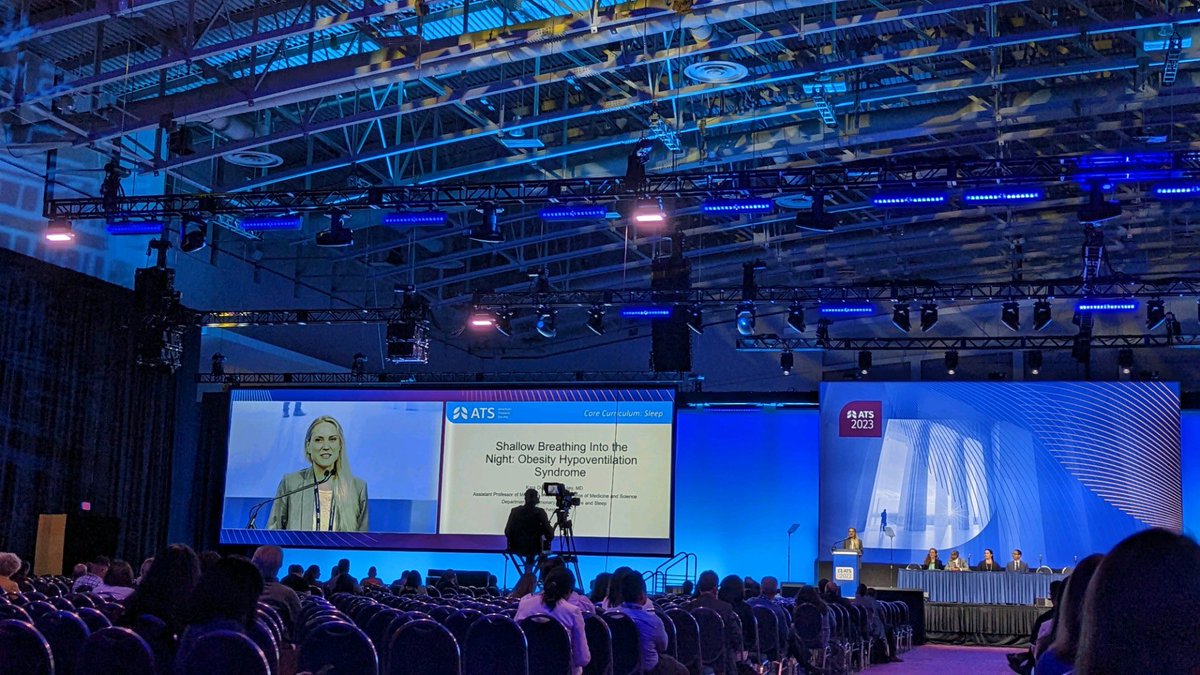 KaraDupuy's tweet photo. My face has never been this large before 🫣 Thanks to everyone who came to the talk and to the ATS core curriculum for having me. It was a great session and there were so many good questions at the end! #ATS2023 @atsearlycareer @MayoPCCM https://t.co/xKhRAs9oqE
