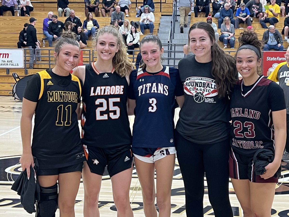 Just some of our 2022 squad at the Pittsburgh Roundball Classic this weekend!!  @raegankadlecik @CamilleDom25 @HKostorick @emmablair08 @HalenaHill #BruinsNation
