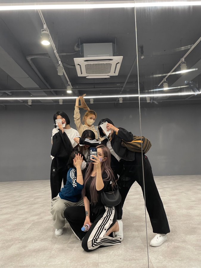 MAJORSBR's tweet photo. é muito triste que tudo isso tenha acabado dessa forma, mais uma vez :(

eu só tenho a agradecer a essas 6 meninas incríveis e talentosas, espero que nenhuma desista dos seus sonhos!

obrigado a todos que ficaram conosco até aqui, estamos encerrando nossas atividades. adeus 🩷 https://t.co/7HgNCC1Bz3