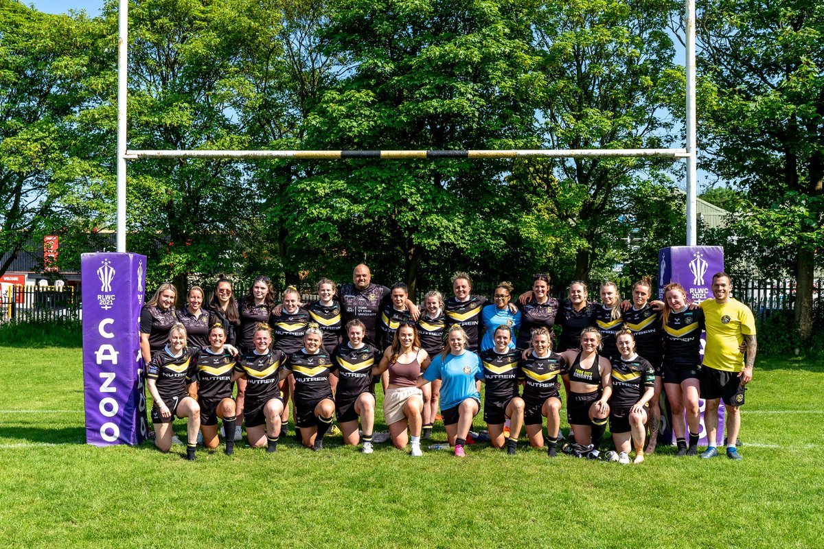 YorkValkyrie's tweet photo. 💛🖤 𝙊𝙣𝙘𝙚 𝙖 𝙑𝙖𝙡𝙠𝙮𝙧𝙞𝙚, 𝙖𝙡𝙬𝙖𝙮𝙨 𝙖 𝙑𝙖𝙡𝙠𝙮𝙧𝙞𝙚! 

Safe travels to @holliemae0003, who flies out to Australia tonight! 

#RiseUp | #WeAreYork https://t.co/fekjyqXi5I