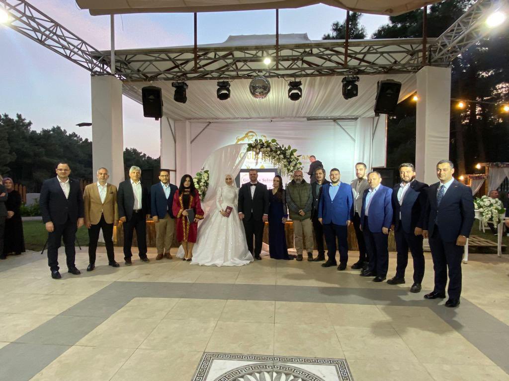 📍Kartal İlçemizdeyiz

Aydos’ta Gülşah&amp;Emre çiftimizin düğün merasimlerine iştirak ederek, nikah akitlerine şahitlik ettik. Gençlerimizi tebrik ediyor, Allah C.C’tan iki cihan saadeti diliyorum.

#DoğruAdamlaYolaDevam