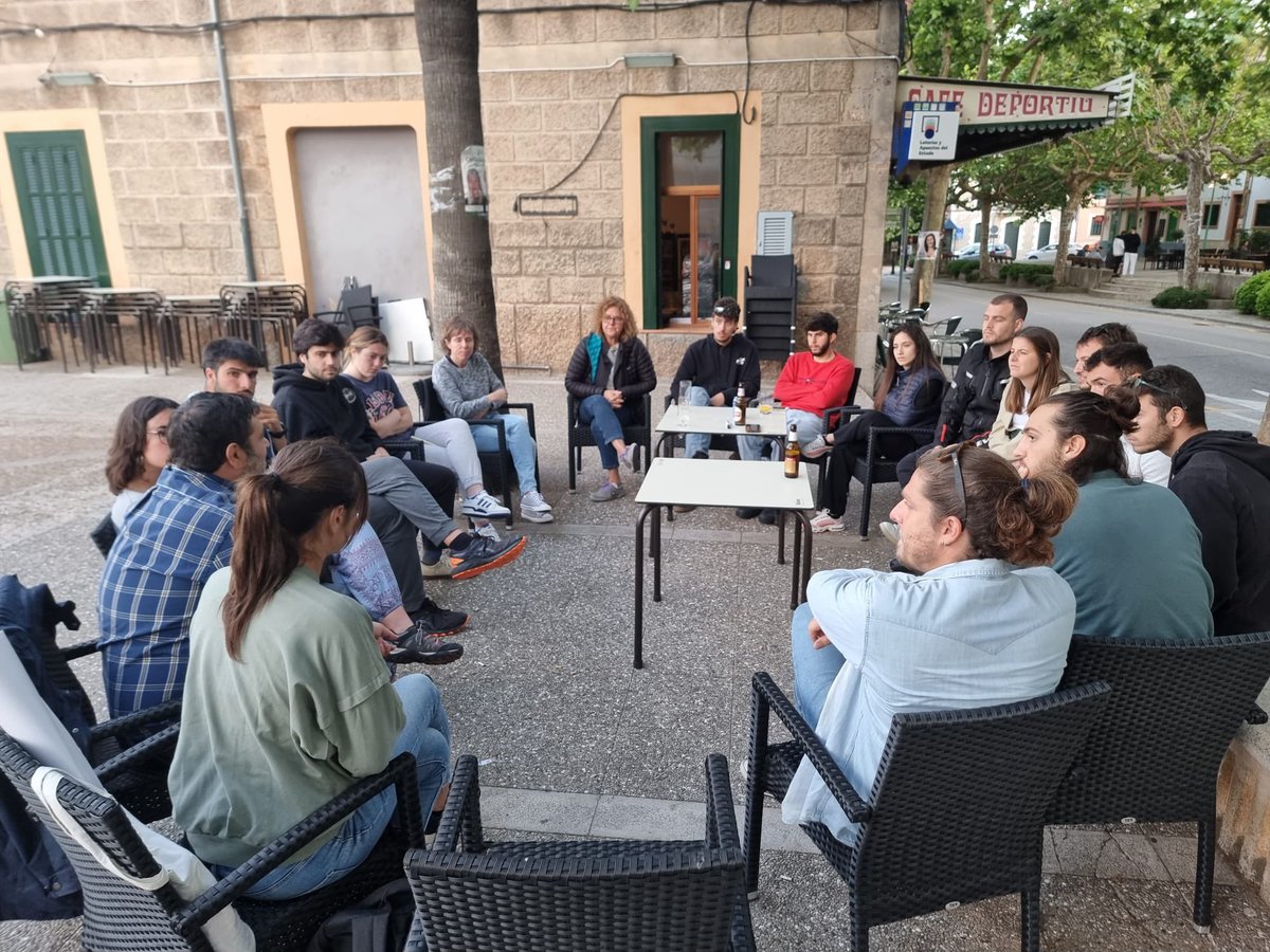 JosepFerra's tweet photo. El jovent respon, té idees, és fort i en té ganes. 

En @carlos19arrondo serà un gran regidor, batle dels joves, i amb na Petra tenim força per molts d'anys! 

#somesporles #feimesporles Pas-MÉS per Esporles https://t.co/G0Cww3MvaN