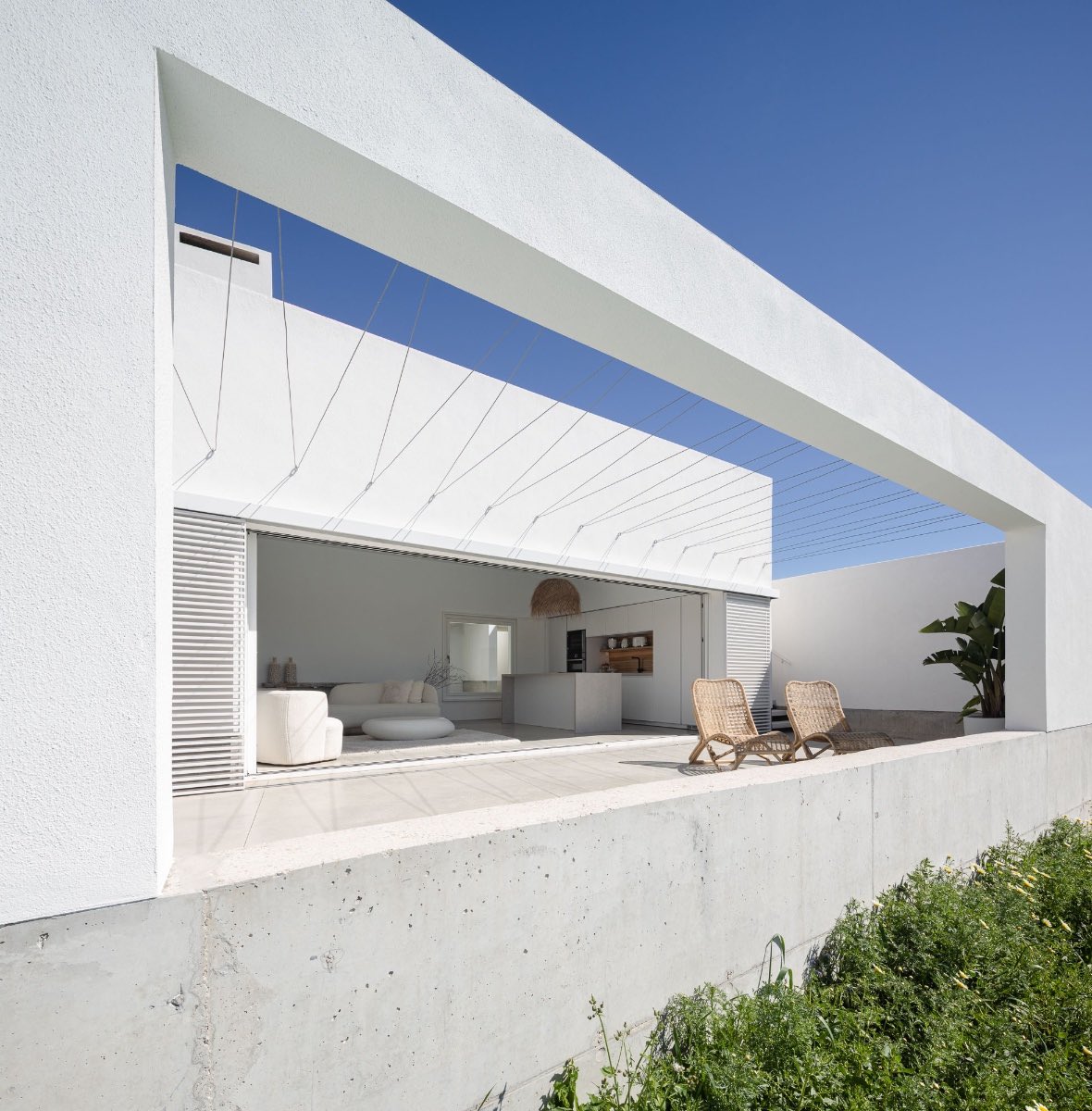Arqenblanco's tweet photo. Casa con dos alas - Sol 89
Imagen: Fernando Alda
________________________________
#sol89 #fernandoalda #sanlucardebarrameda #españa #arquitecturaespaña #arquitecturaenblanco #arquitecturaespañola #arquitectura #architecture #architectureinwhite #design https://t.co/v7MmkHq3W1