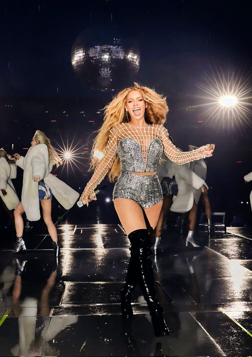 Beyoncé in Edinburgh last night 🪩 

#RENAISSANCEWorldTour
🎟️ - linktr.ee/RENAISSANCEWT