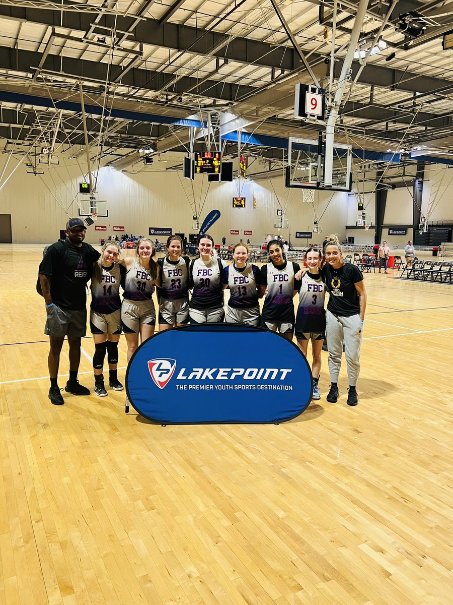 ReignUAA_2025's tweet photo. We made it Reign this weekend! Super proud of these girls! Went 3-1 this weekend and our only loss was a heartbreaker by 1! Love this group @laitynkirby @lexi51912162 @AddisonMcElhan1 @britaylor2025 @Kennedy11270032 Brin, and Auburn! #liveatlakepoint #fbcreign #2025 https://t.co/mh6A0WNj8T