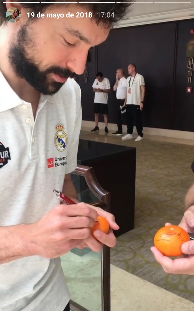 MayTiiikis's tweet photo. Pon una foto que no pase de moda.
Yo: 
@RMBaloncesto @23Llull https://t.co/63jNRpTu3i