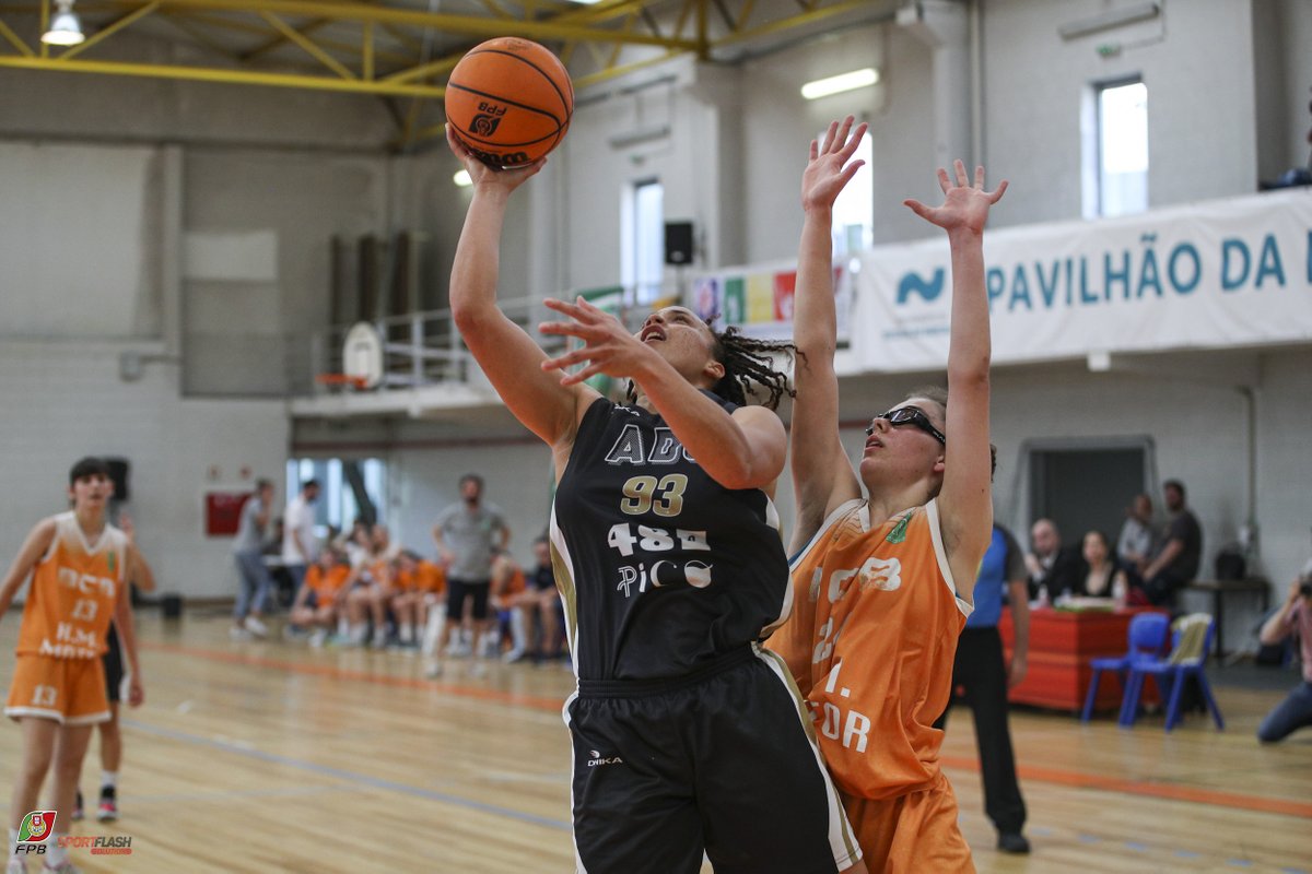 ✏️📸 O Basquete de Barcelos levou a melhor sobre a <a href="/ADSanjoanense/">A D Sanjoanense</a> e provocou um final de tarde de festa na cidade minhota. O Barcelos é o campeão da 1.ª Divisão Feminina e sobe à Liga Betclic.

📎 bit.ly/3q4uZAU

#SomosBasquetebol