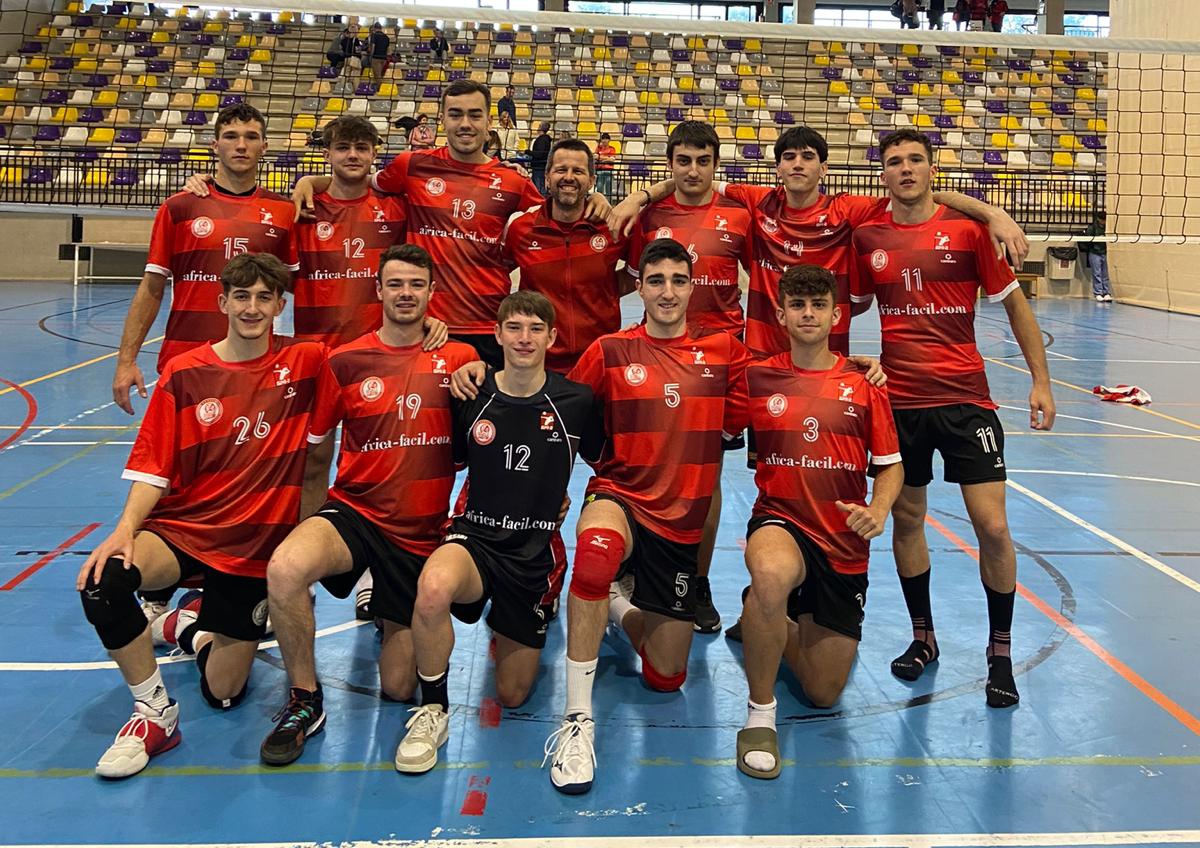 El <a href="/ClubVoleibolZGZ/">Club Voleibol Zaragoza</a> junior masculino logra una extraordinaria posición 🔟 en el #cejunior disputado en Soria.

El equipo de <a href="/DCarreras12/">Carrerix 🔻</a> se queda a 2 sets de la clasificación de semifinales tras un triple empate en la segunda fase.

El club logra su mejor clasificación histórica.