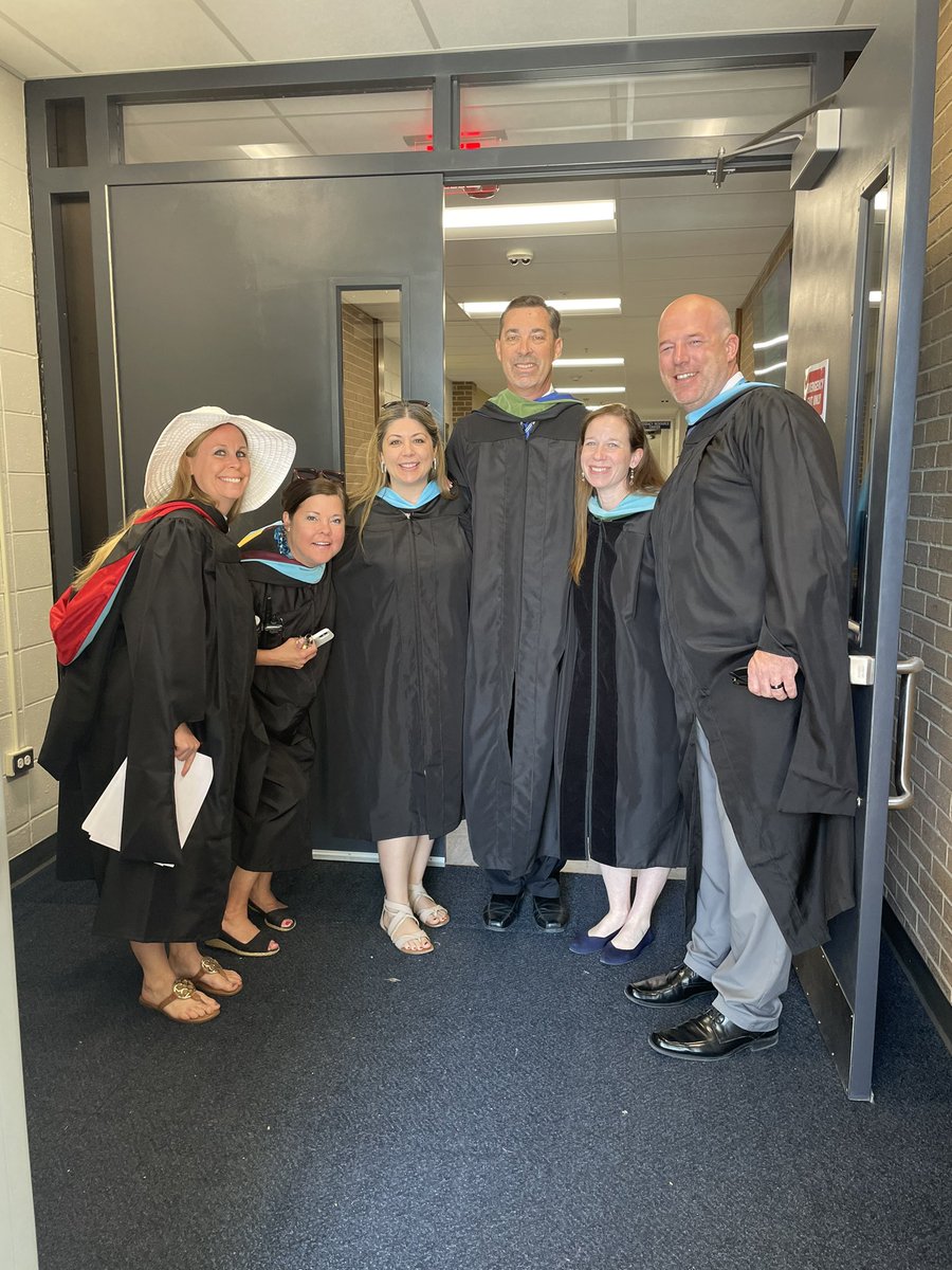 Ready to congratulate the graduates #bettertogetherD95 @ErinDeLuga @LakeZurichHSPE @mckenna_serowka @Mr_Shifley @LZHSBEARS