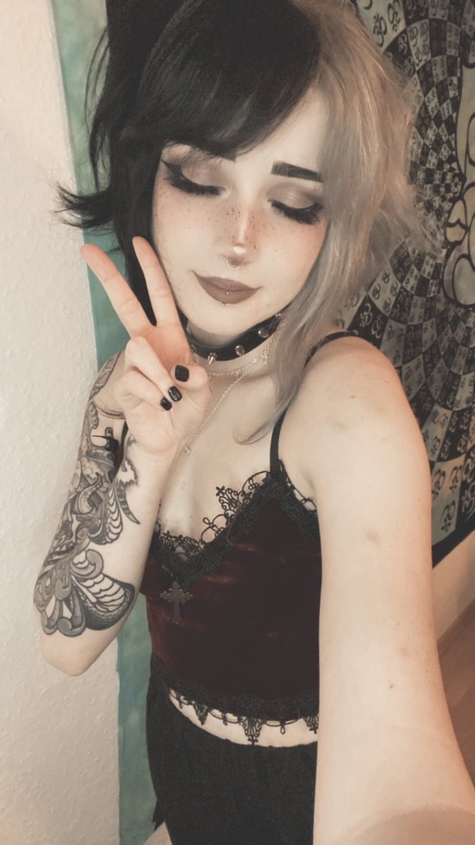 misa on Twitter: "Deutscher Cult of the Lamb Stream hier: http://twitch