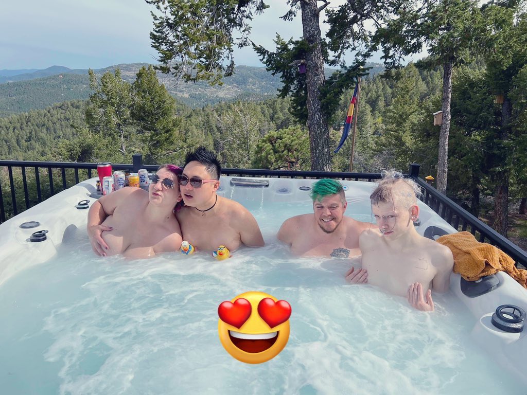 PurpleDoor4's tweet photo. What a great time with great friends and sexy models of  @PurpleDoor4 
It was a dream party with a killer view and even better company @sexualtequila @SaturnRocco @meekahfae and Lavender! https://t.co/WKo9HMu56e