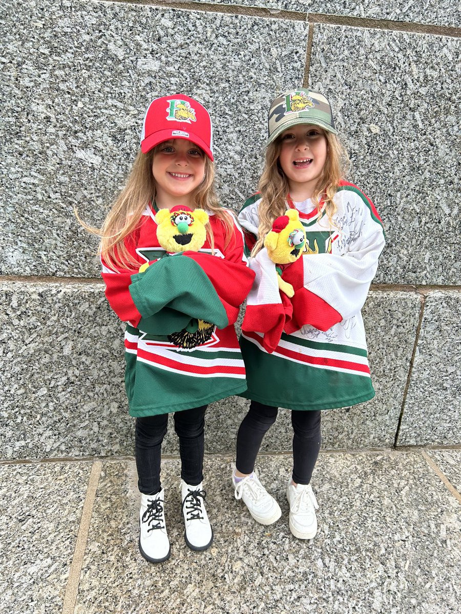 KellyWalshXo's tweet photo. #gomoosego #theonlytimeitweet https://t.co/e581Roj6Vt