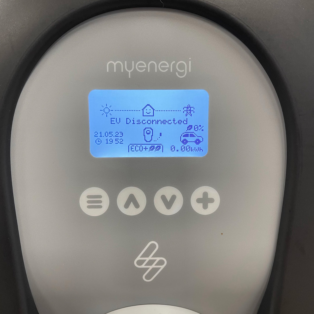 ottomate's tweet image. With the new @myenergiuk #libbi hybrid inverter &amp;amp; battery🔋⁣we can store electricity produced by our solar system during the day &amp;amp; use it in the evening.

In the dark months we can use libbi to buy energy on the cheaper night rate, saving on the daytime tariff.

#AutomatedHome