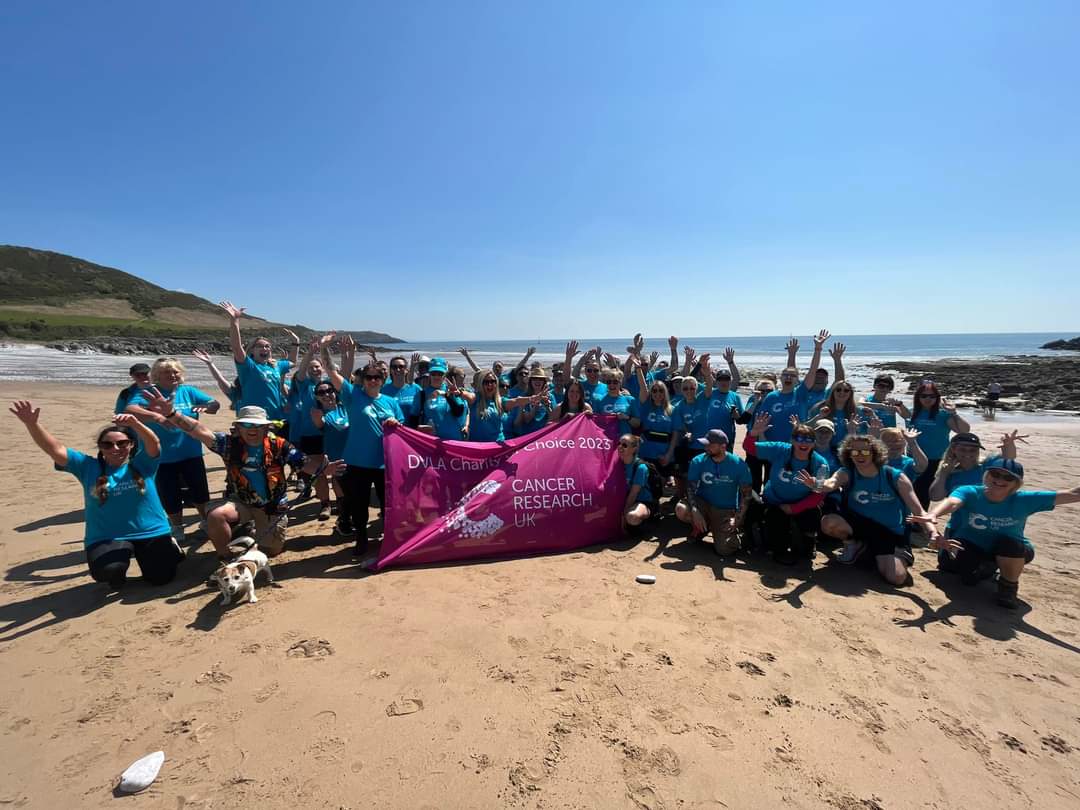 Ellie_Nash83's tweet photo. Soooo... We did it!!! Thank you to everyone for your support 👏🏻 The Big 'Half a Marathon' Hike is done!!! Thousands raised for an excellent cause!! @CR_UK https://t.co/64RxlH93fa