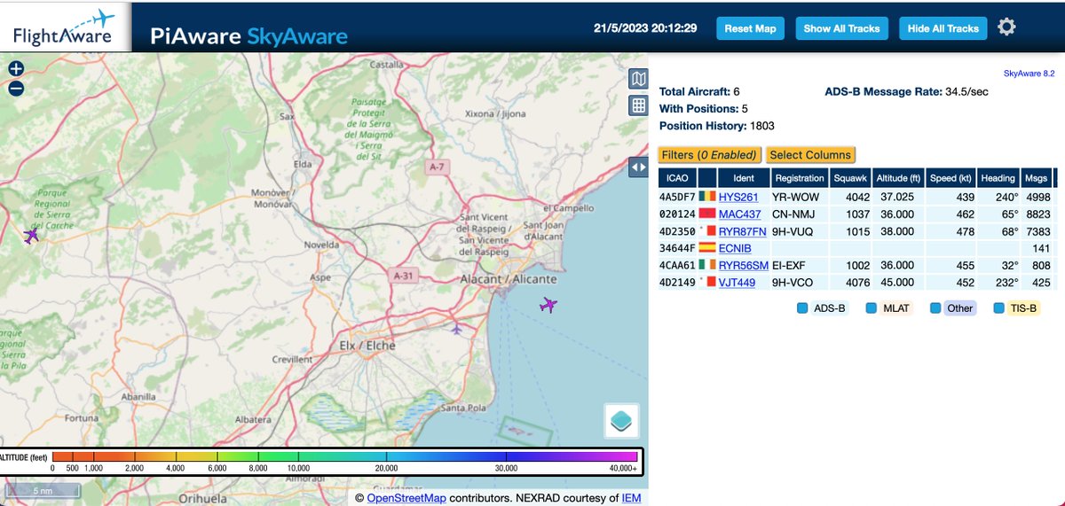 MeteoElx's tweet image. Mirar el cel i vorer els avions agrada a molta gent. A mi m&apos;agrada i pensar el tipus d&apos;aeronau, paràmetres de vol, destinació, etc. La signa&apos;l dels aparells que passen al nostre entorn és registrada per l&apos;antena meteorològica que la dibuixa al mapa. #piAware #flightradar24