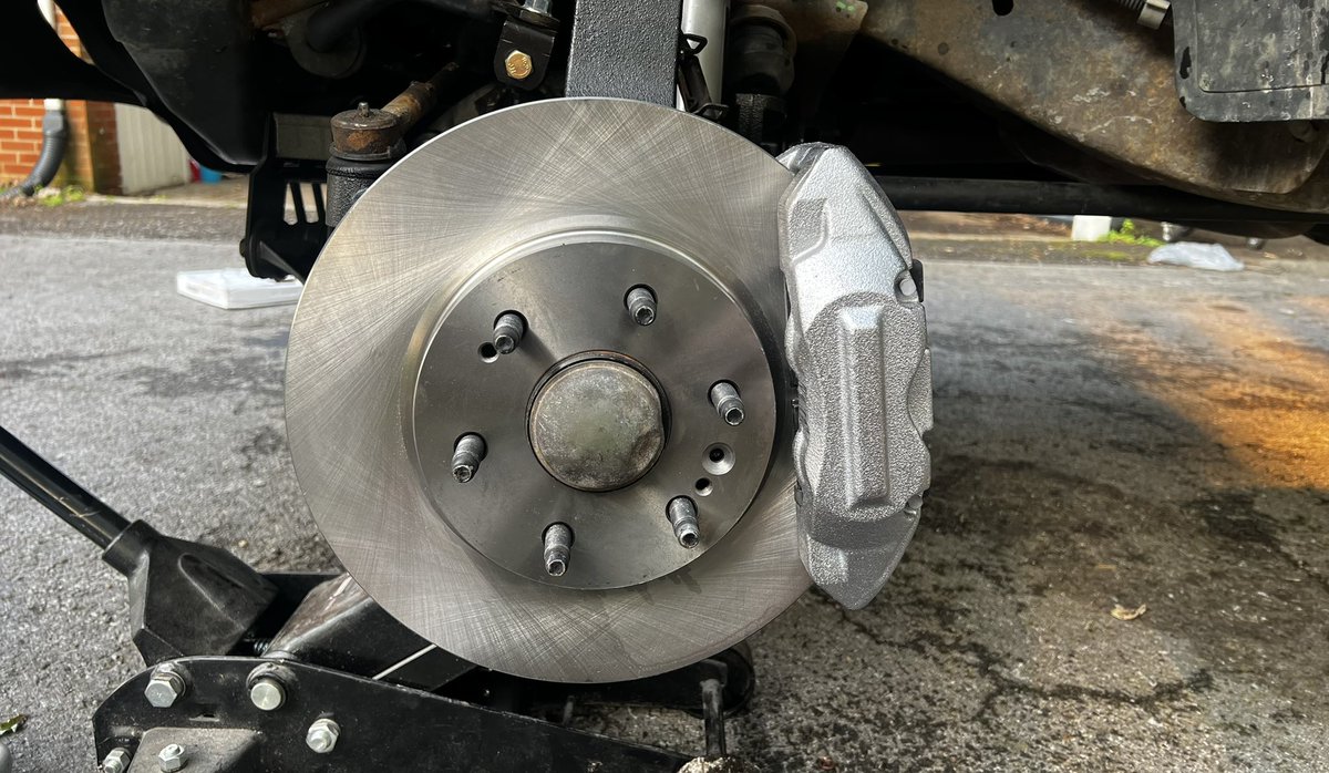 ZPTVofficial's tweet photo. https://t.co/qxKIAA4hN7 New video is LIVE NOW!! Upgraded the front brakes to 4 piston rotors from a 2019 Silverado!!! DON’T MISS IT!!! #diy #youtube #youtuber #diy #silverado #upgrade #new #chevytrucks #z71 #roughcountry #chevysilverado https://t.co/bxGBTHWJp8