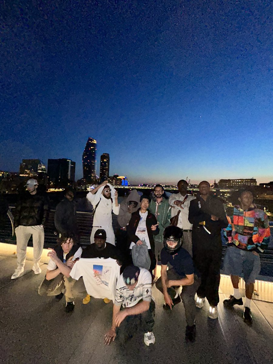 razatari's tweet photo. OMG WE SHUT DOWN MILLENNIUM BRIDGE FOR MY LISTENING PARTY 😭

MY DEBUT SINGLE “THIS RACE THIS” IS OUT THIS SATURDAY 27TH MAY

THANK YOU EVERYONE FOR COMING 🤍🤍 https://t.co/TQtMMzhIVh