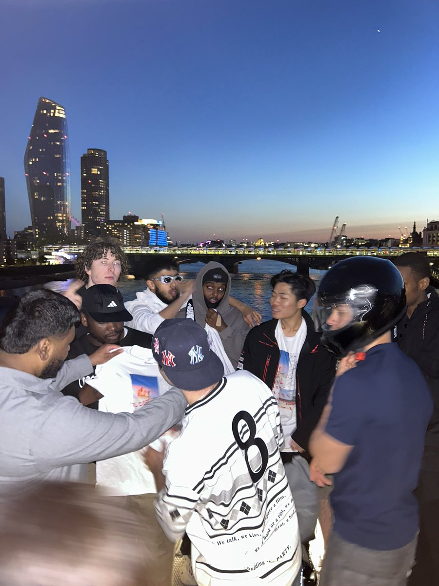 razatari's tweet photo. OMG WE SHUT DOWN MILLENNIUM BRIDGE FOR MY LISTENING PARTY 😭

MY DEBUT SINGLE “THIS RACE THIS” IS OUT THIS SATURDAY 27TH MAY

THANK YOU EVERYONE FOR COMING 🤍🤍 https://t.co/TQtMMzhIVh