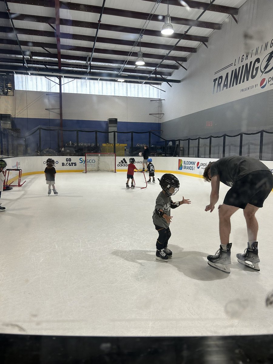 ⚡️tayzilla🏒 tweet media