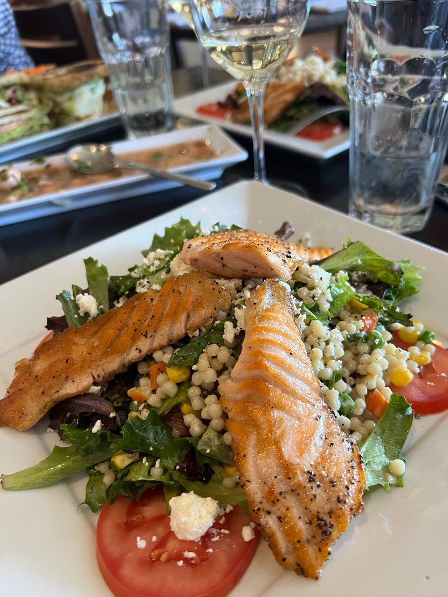 We get it, when the view is this good the phone has to eat first! 📸

#LaCosechaPaso