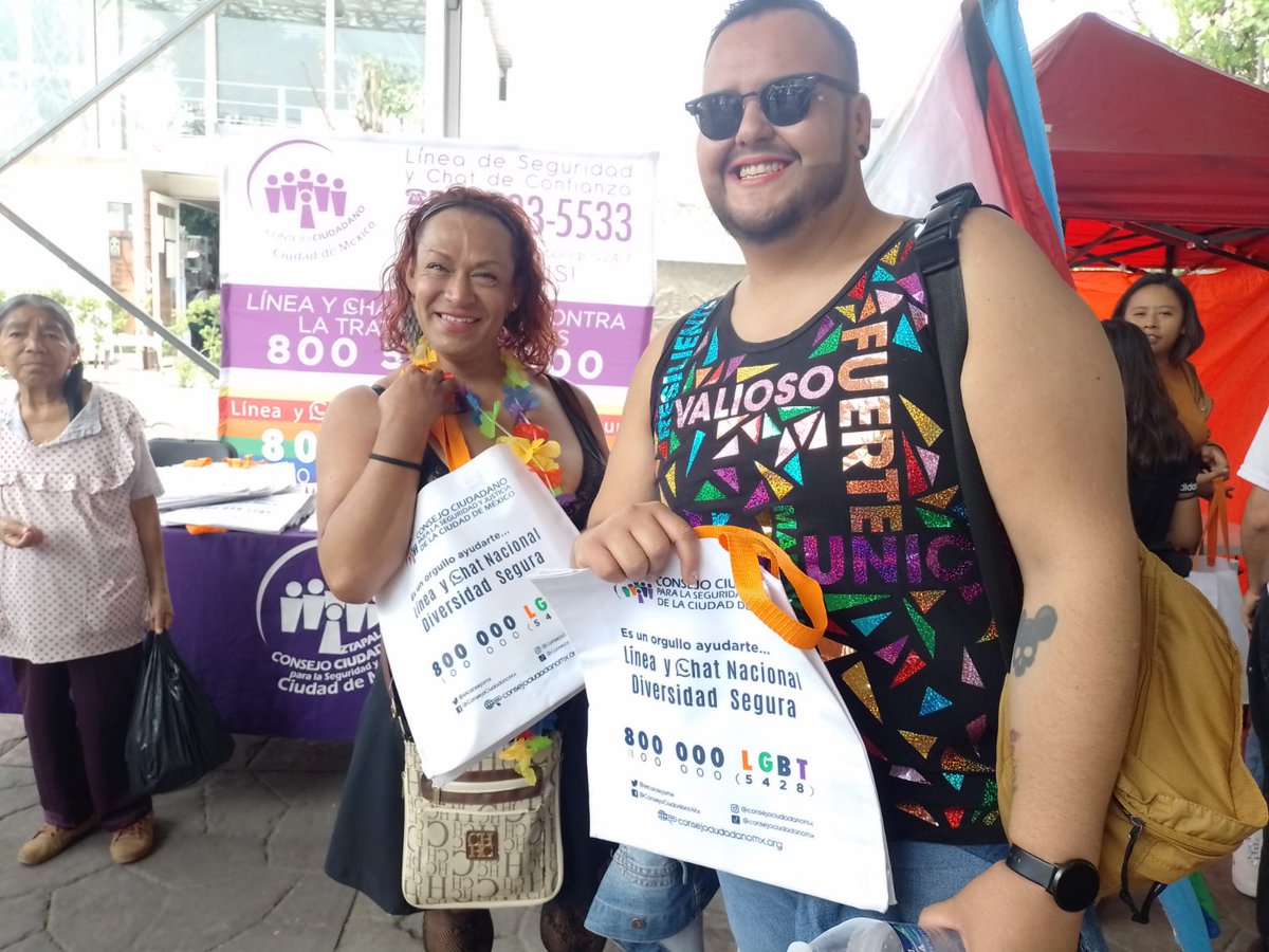 Estuvimos presentes en la 8va Marcha del Orgullo Gay en @Alc_Iztapalapa, difundiendo nuestro servicio jurídico y psicológico gratuito, confidencial y 24/7 de la Línea y Chat Nacional #DiversidadSegura 800 000 5428