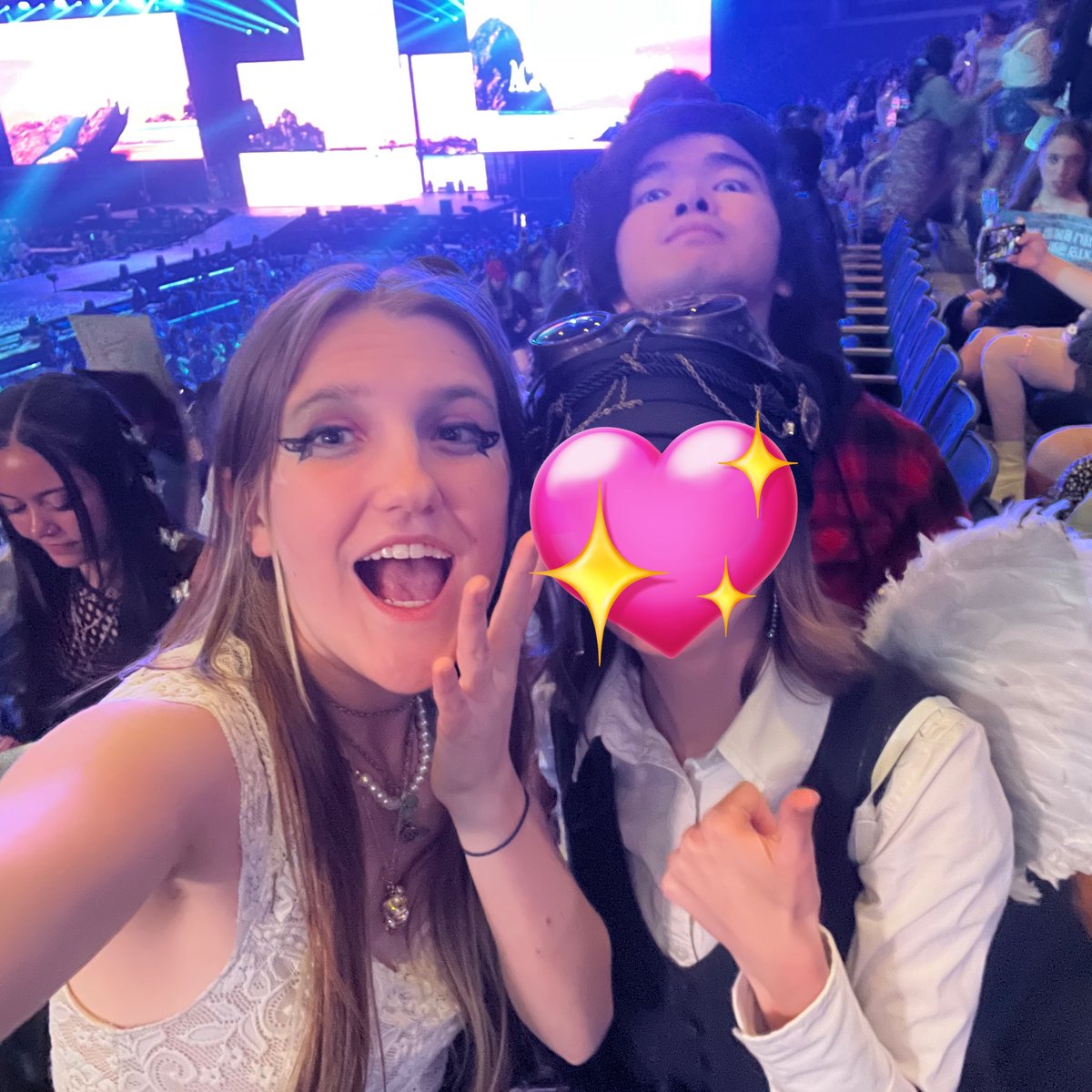 bluehourflower's tweet photo. before txt.                         after txt  

(my sister didn’t want her face shown lol) https://t.co/SK9PGbC5Rj