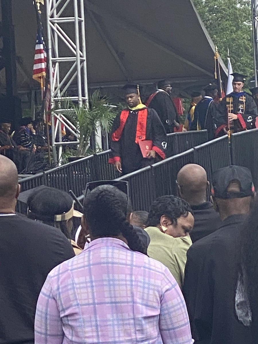 TeachSingleton's tweet image. 🎓Graduation Season is always THE best!!! I got to see one of my former 4th grade students cross the stage at CAU! This family is so special and Kendell was definitely one of my favs! Glad I got to capture this moment as well! Ohhh The Places You Will Go!#MyStudentsRock #MyWhy