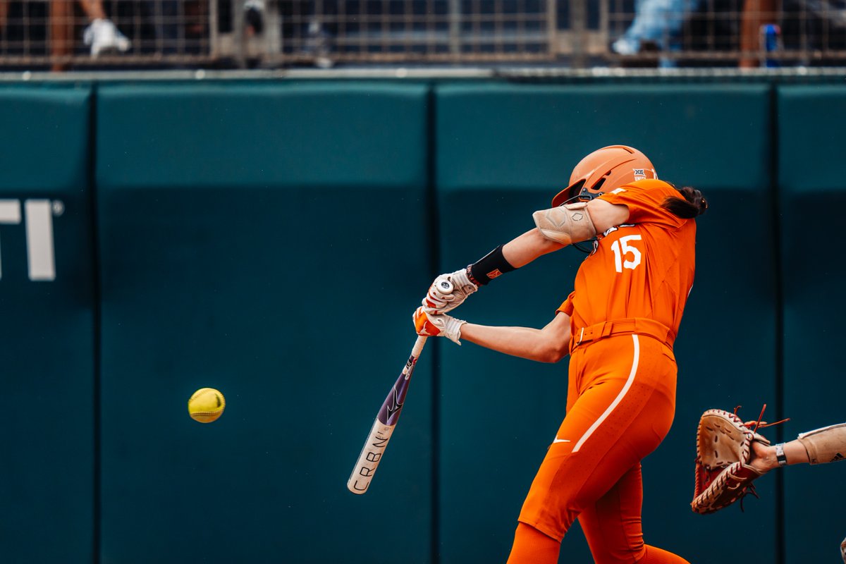 TexasSoftball's tweet photo. 😏

1⃣0⃣ Texas
2⃣ Texas A&amp;M https://t.co/UqJQIRW4Y8