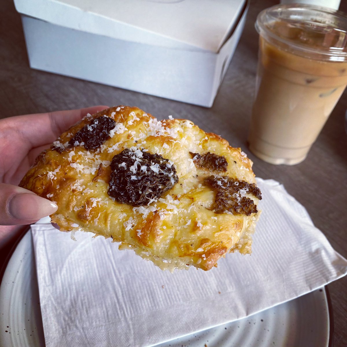 OnaagoshinAnang's tweet photo. This was the most amazing thing I’ve eaten all week. Let me introduce you to a morel danish.  #ArtisanBakery #ForagedFood #MorelMushrooms #OEVLdn #LdnOnt https://t.co/KbU9EpPjos