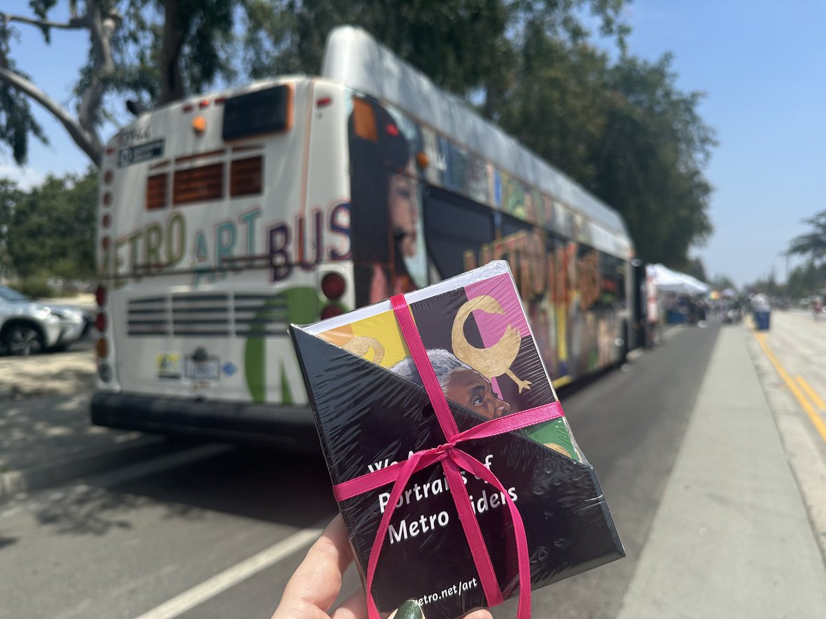 Found @metrolosangeles Art Bus and got some art cards. #ciclavia