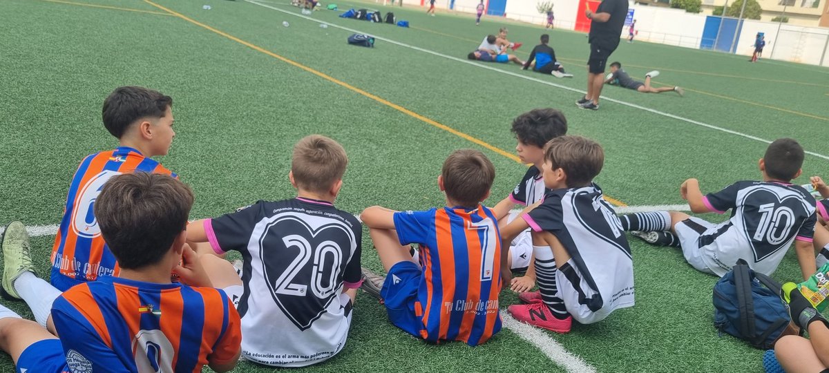CDsededos2002's tweet photo. Lo más bonito del futbol

 LA AMISTAD 

@LaMonedaCF

#aupasededos 
#lacanteradelaciudad
#juntossomosimparables
#canteranazarena
👟⚽️🧡💙❤️ https://t.co/4Qhna9gPys