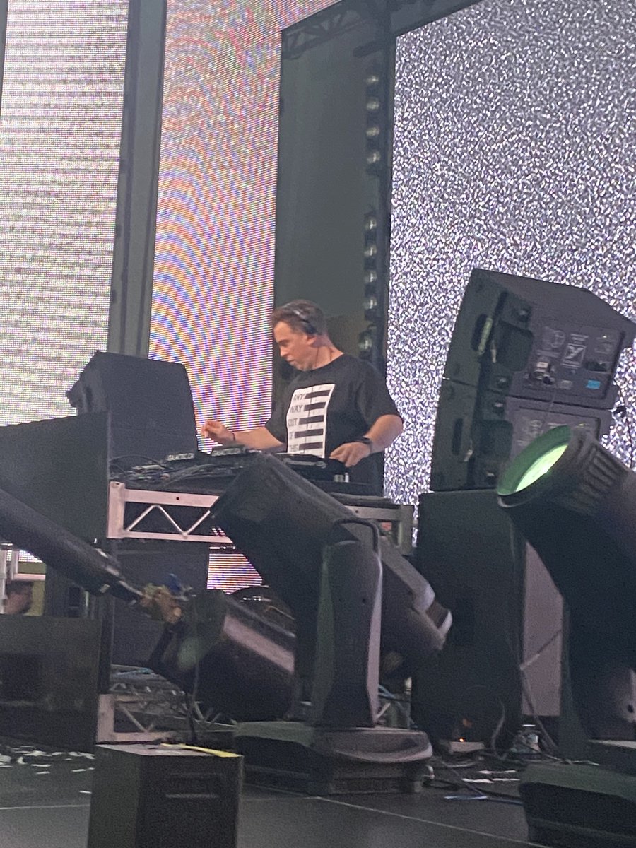 micheljimenezm's tweet photo. HARDWELL HARDWELL HARDWELL
6 years was worth the wait 

WHAT A TIME TO BE ALIVE 

@HARDWELL ❤️❤️❤️ https://t.co/ttPWJjH9Tb