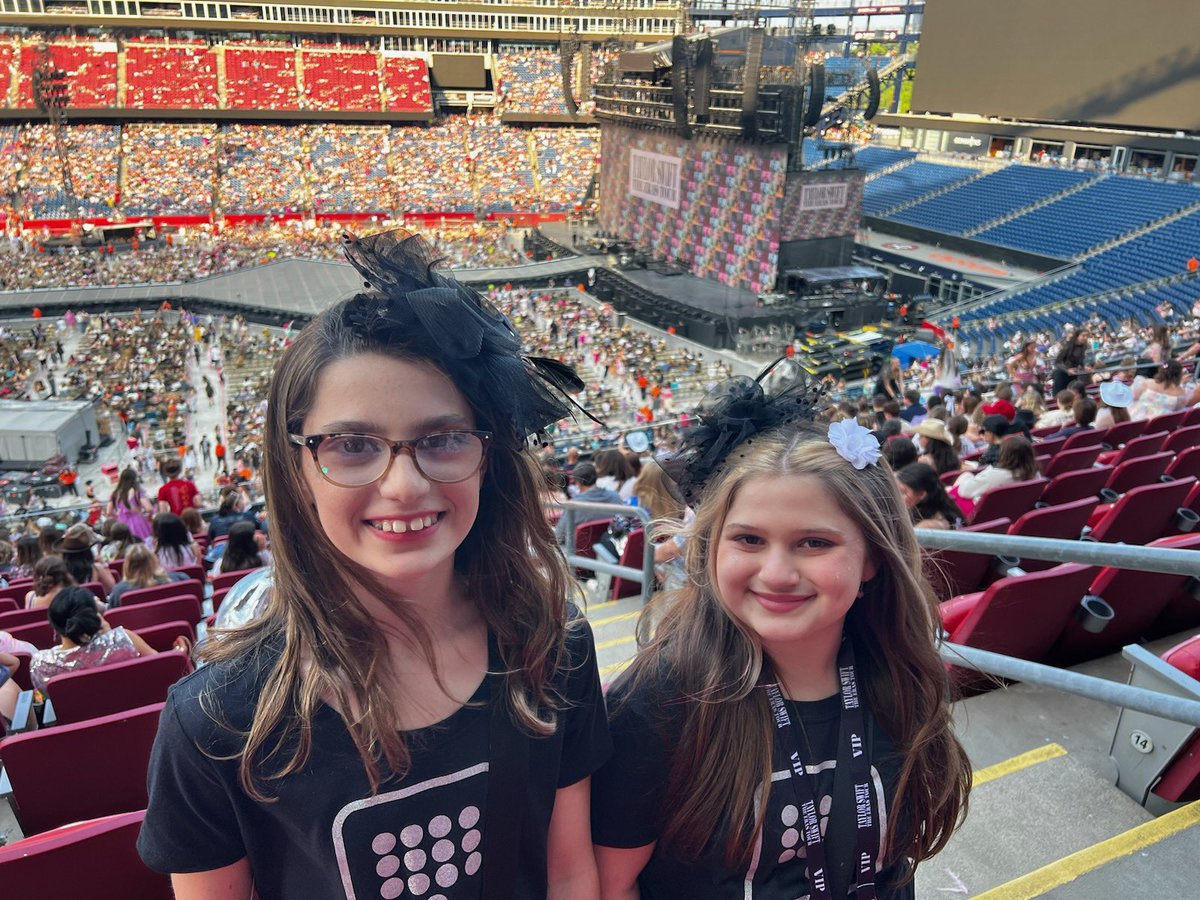 outofthewoods83's tweet photo. We’re all here and ready to cascade in a line with @taylorswift13 tonight at #FoxboroughTSTheErasTour 💜 https://t.co/MSn4ZxTU3n