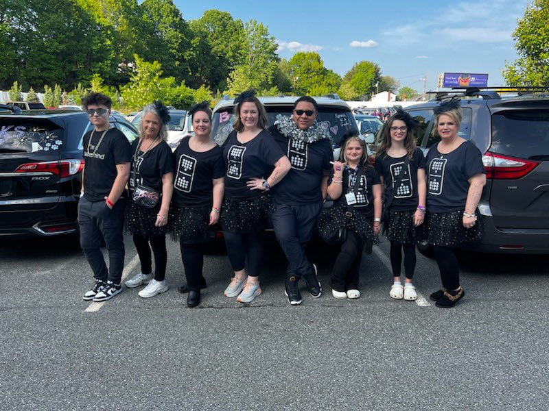 outofthewoods83's tweet photo. We’re all here and ready to cascade in a line with @taylorswift13 tonight at #FoxboroughTSTheErasTour 💜 https://t.co/MSn4ZxTU3n