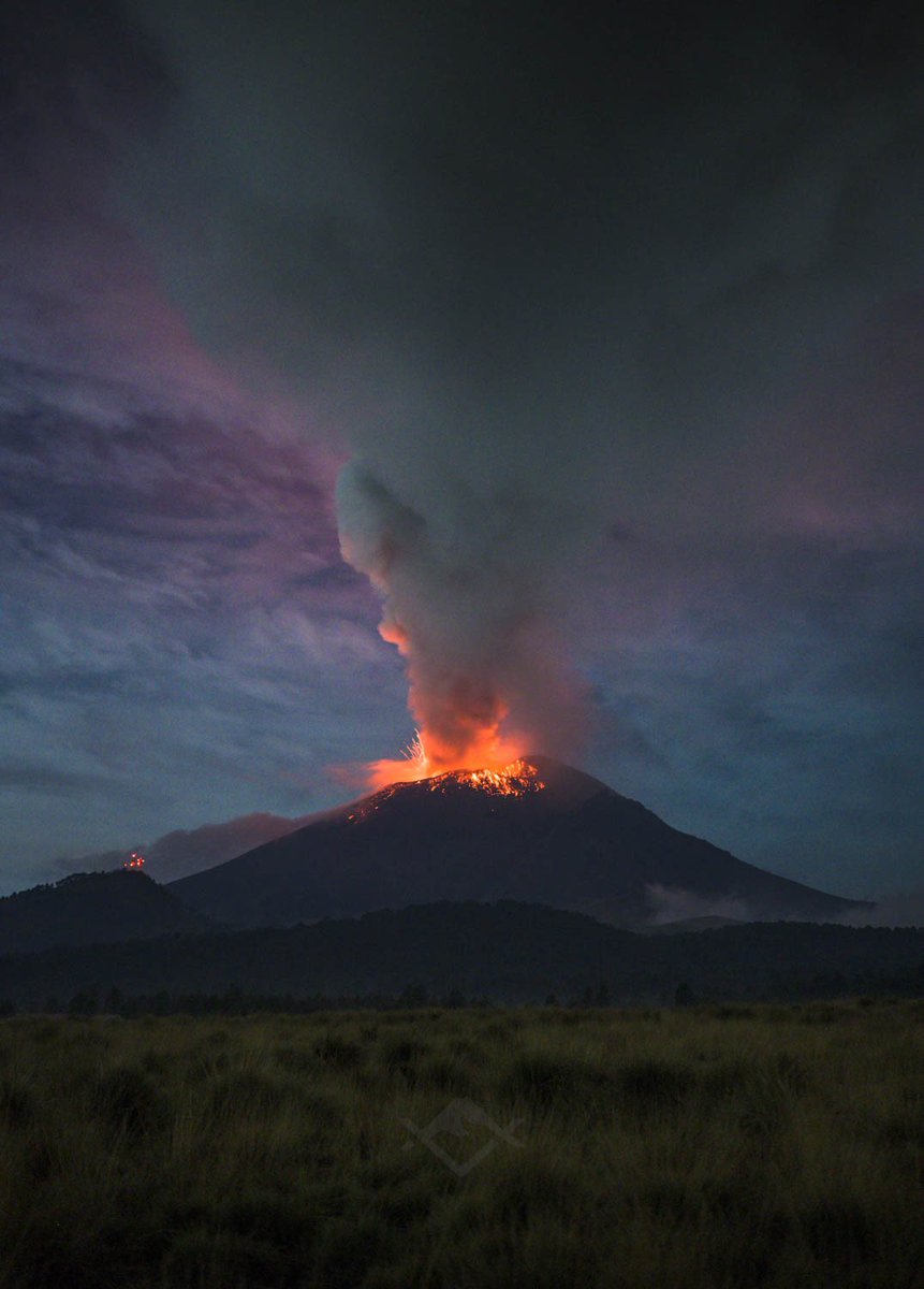CiudadanoMex22's tweet image. Necesité 3 cámaras y 48 horas en la misma posición sin levantarme a ir al baño para tomar estas fotos del Popocatépetl mientras hacía erupción, regálenme un RT aunque sea.
#Popocatepetl