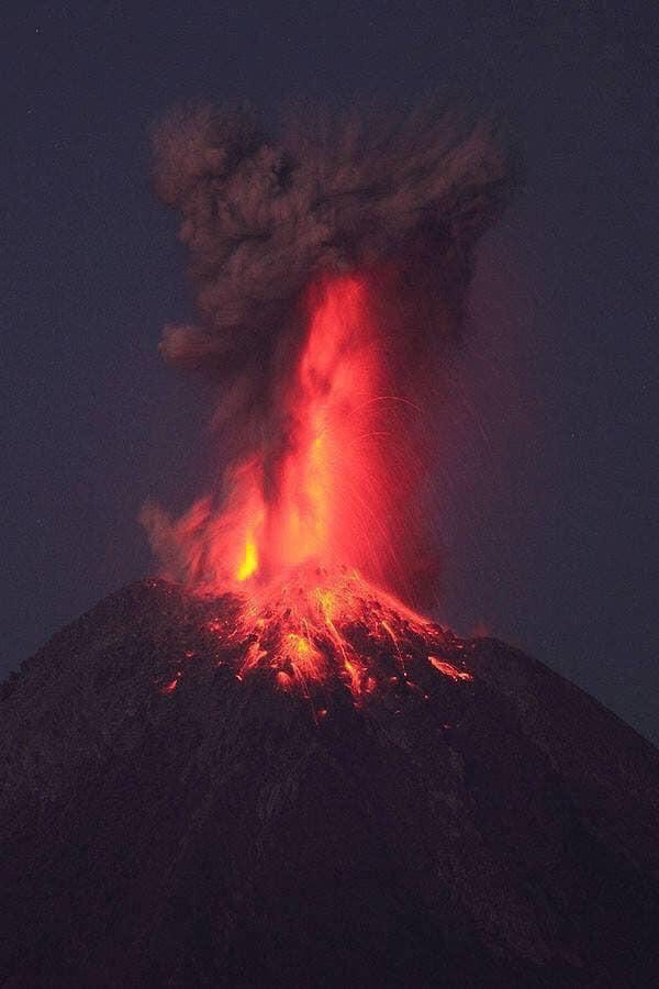 CiudadanoMex22's tweet image. Necesité 3 cámaras y 48 horas en la misma posición sin levantarme a ir al baño para tomar estas fotos del Popocatépetl mientras hacía erupción, regálenme un RT aunque sea.
#Popocatepetl