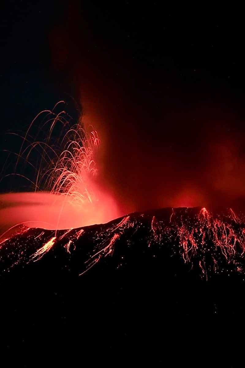 Necesité 3 cámaras y 48 horas en la misma posición sin levantarme a ir al baño para tomar estas fotos del Popocatépetl mientras hacía erupción, regálenme un RT aunque sea. #Popocatepetl