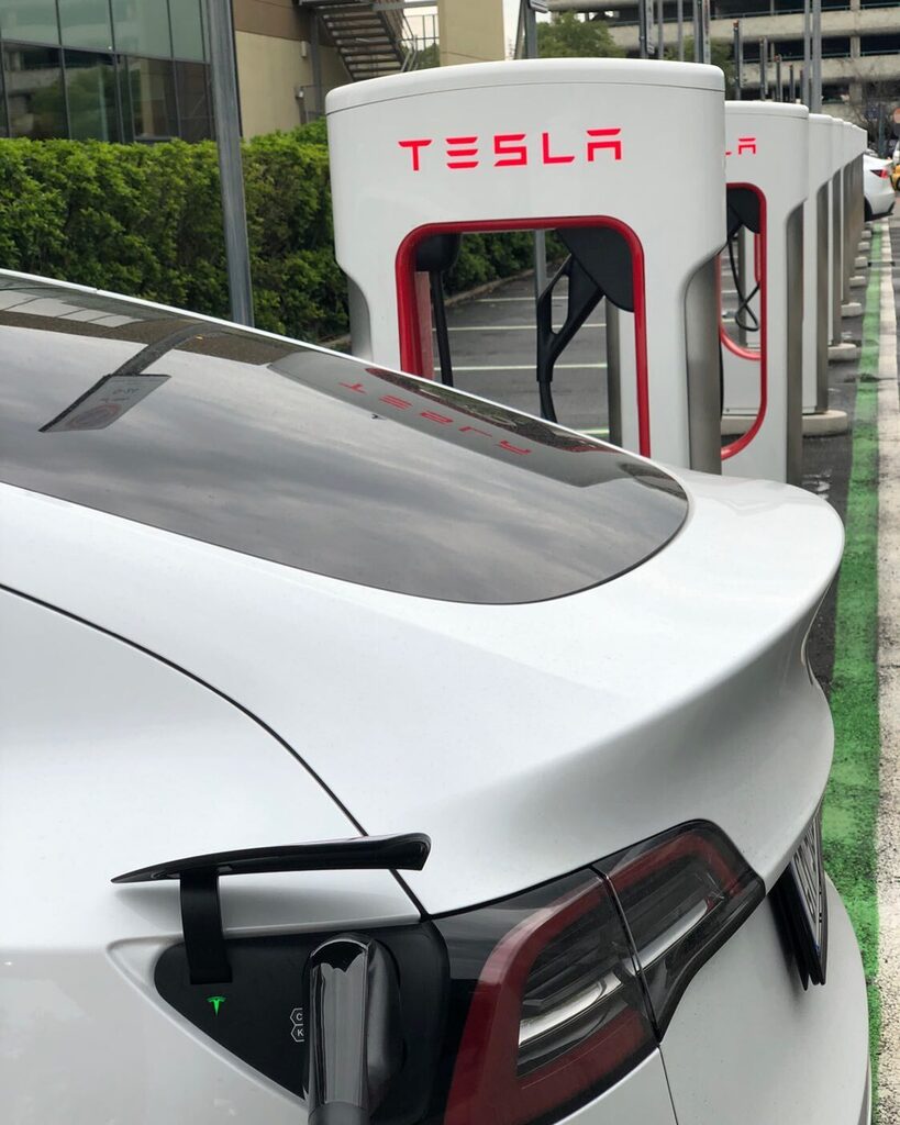 carlolisa's tweet photo. #tesla #supercharger experience 😲 #projectroadtoev https://t.co/TSH0wD7oZs https://t.co/uHWhYmZ75N